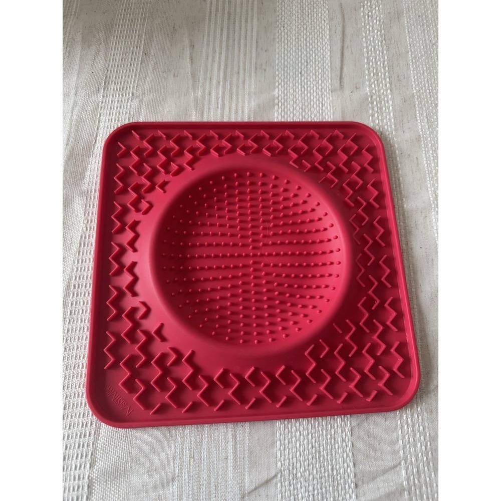 Red Silicone Pet Food Licking Mat 10x10